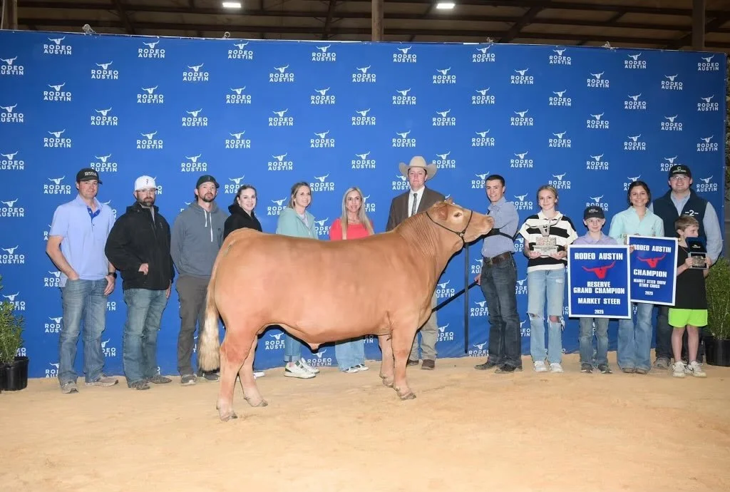 💙FIGHT LIKE HALE💙
Tomorrow is your chance to ge the opportunity to FLUSH THE MOTHER OF JETT’S RESERVE GRAND CHAMPION STEER AT AUSTIN!!!
He was a BDR but you can test the waters with whatever you want! The cow is available to flush before Nov