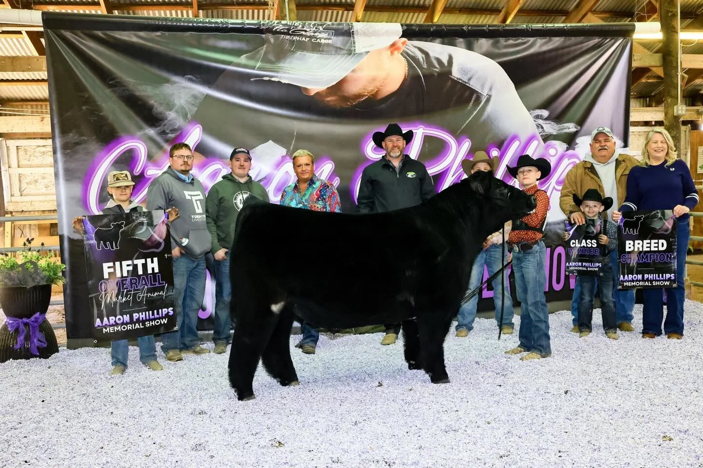 Congratulations to the Waugh Family on an outstanding weekend in Ohio at the Aaron Phillips Memorial Show! 

🏆 5th Overall Market Animal &amp; Champion Chi
Tricked Out x G919 (Quality Counts) 

Special note: Big Toby was sold last year in our Spring