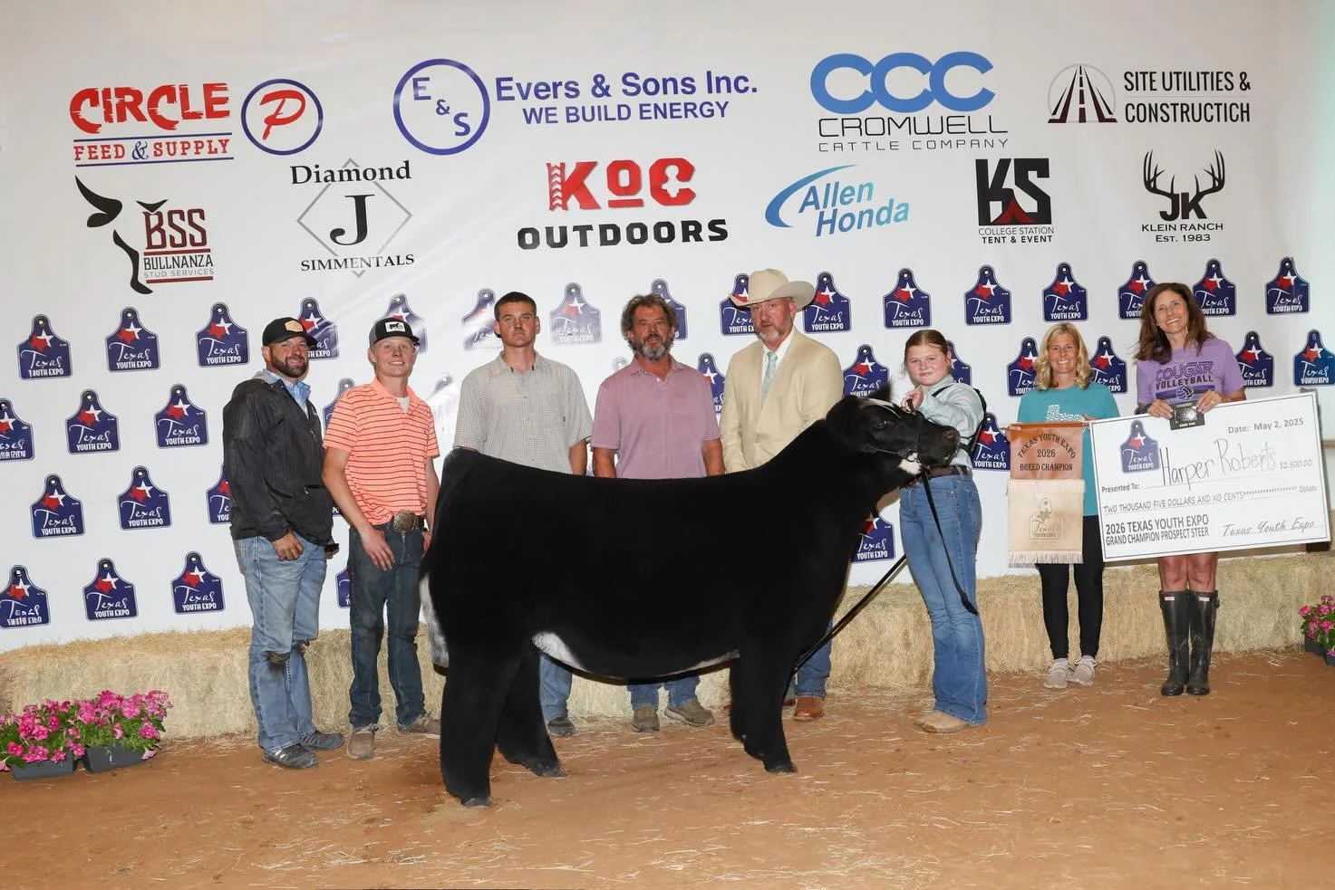 Congratulations to the Roberts family on another GRAND CHAMPION WIN! 
 
🏆 Texas Youth Expo
Grand Champion Prospect Steer
WID x B435 Donor 
Sold private treaty last fall
Congratulations Harper Roberts!

Not only is this guy bad to the bone, he&rsquo;