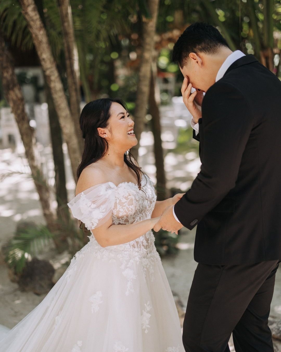 This was so precious! First look reactions are such a keeper📸 🥺