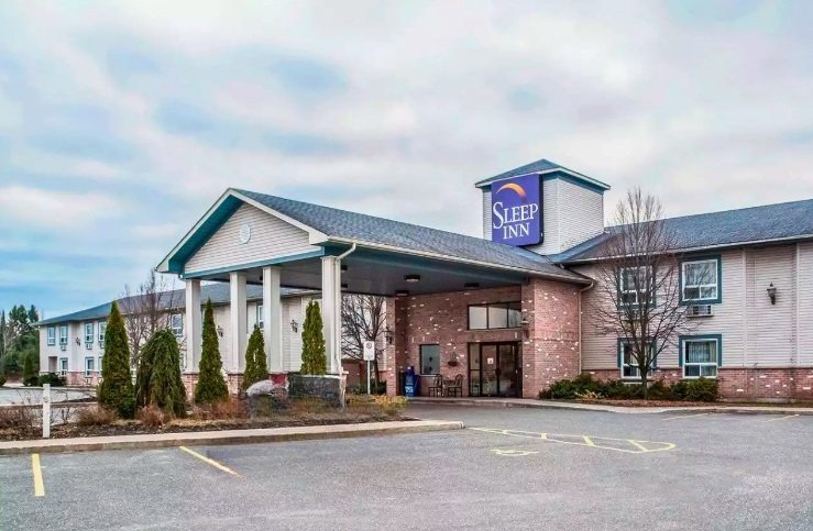Bracebridge Hotels + Motels — Visit THE BRIDGE