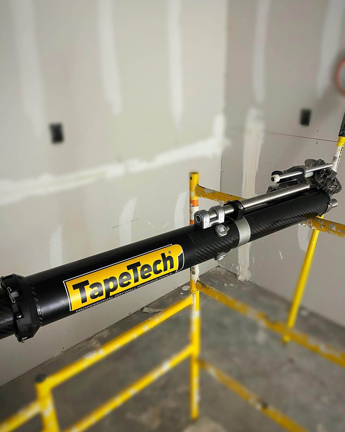 &ldquo;The best investment is in the tools of one&rsquo;s own trade.&rdquo;🛠 -Benjamin Franklin 
&bull;
#drywall #tapetech #siouxfalls #drywalltools