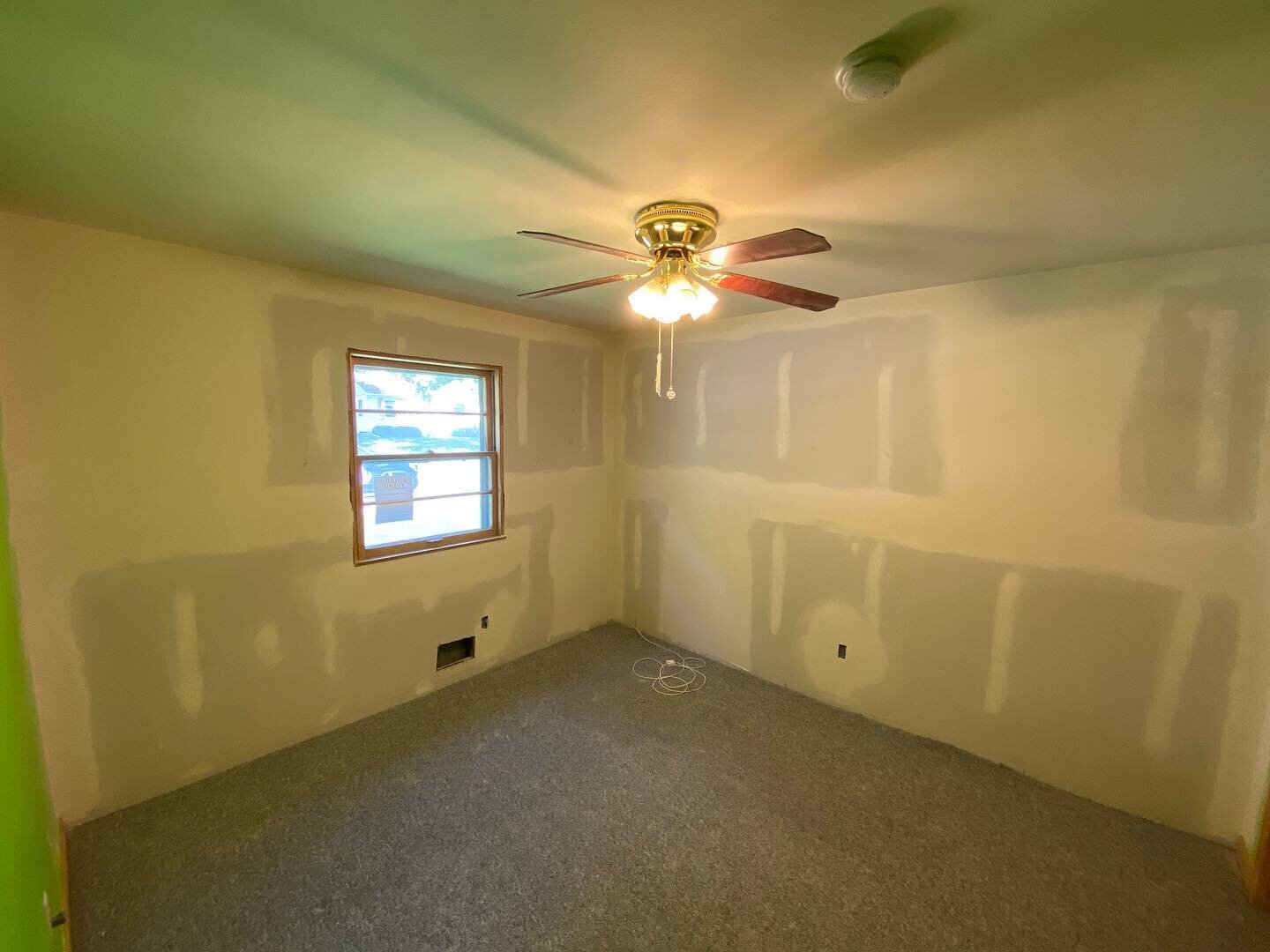 Home office remodeling. 🧰  Client is now satisfied with a new Working space! 📞
Swipe over to see before &mdash;&gt; #siouxfalls #finefinishdrywall #drywall