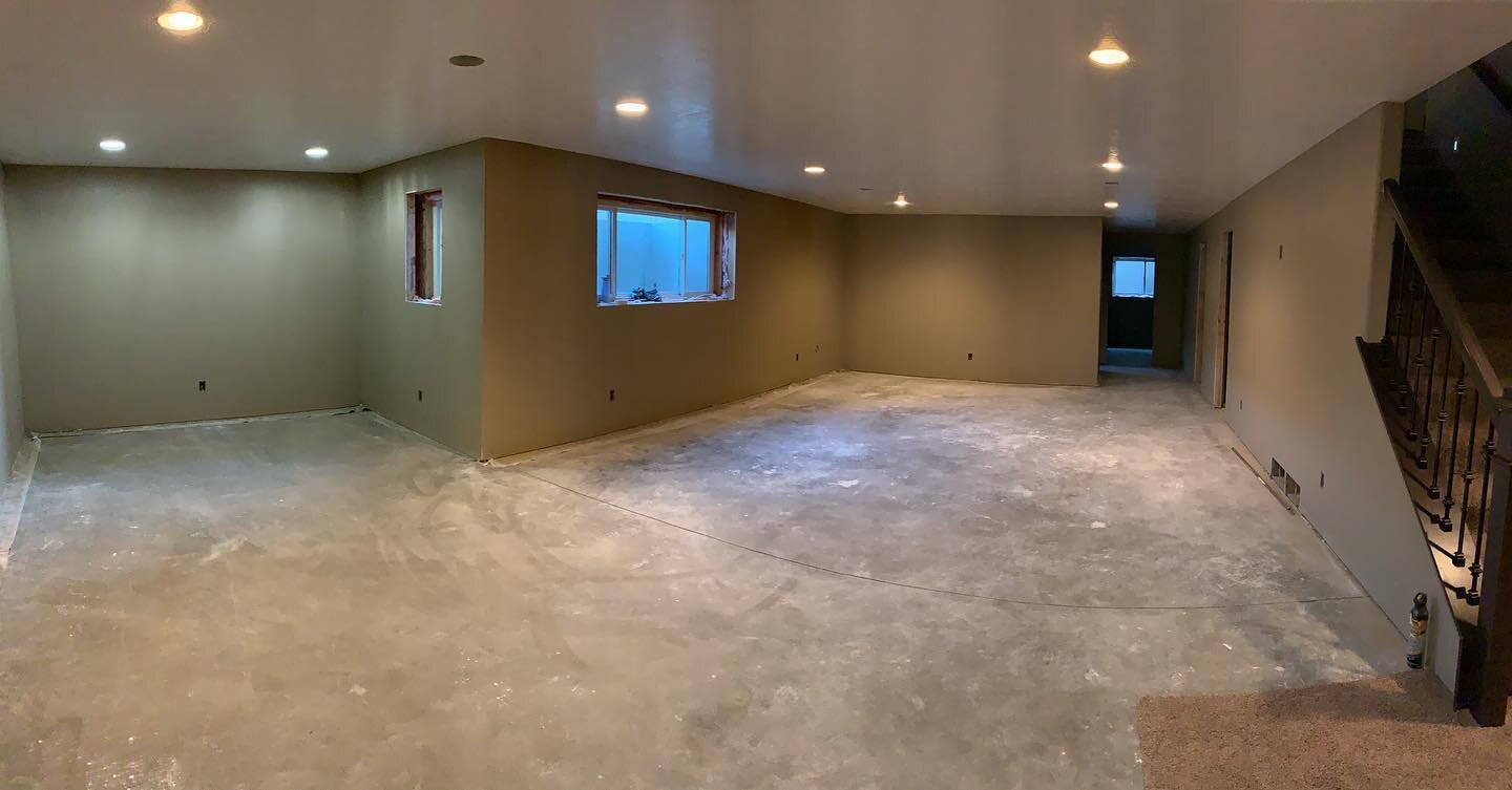 Basement transformation complete✔️ There&rsquo;s nothing better than seeing a job come together right? Swipe to see before! 🤩

#drywallnation #siouxfalls #finefinishdrywall #transformation