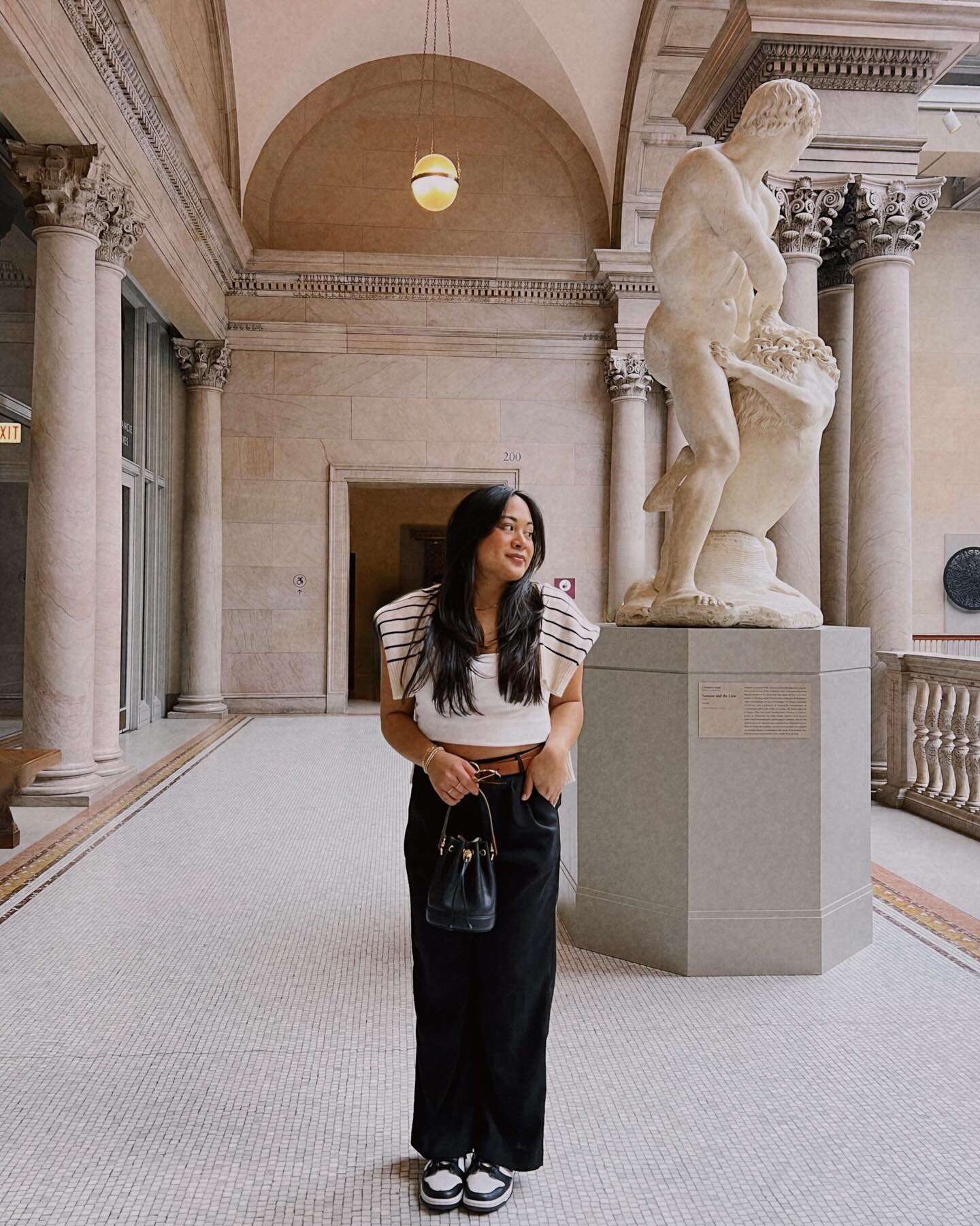 Had ourselves a tourist day

#thingstodochicago #artinstituteofchicago #springfashioninspo #capsulewardrobe