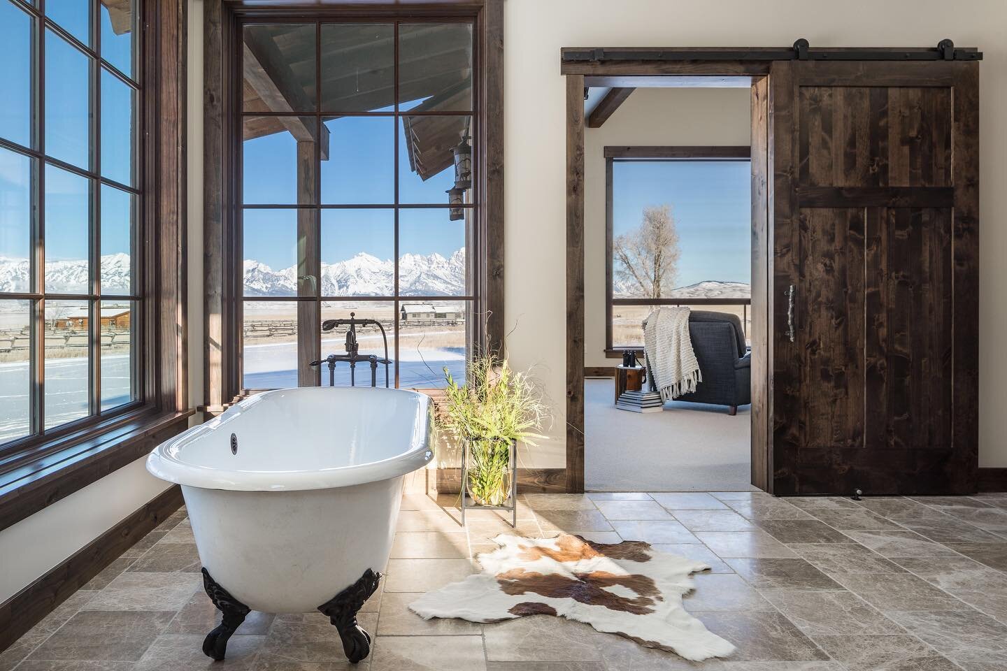 Clear skies on this chilly fall morning. We love these beautiful master bathroom windows to take in the view. 📷 @krafty_photos