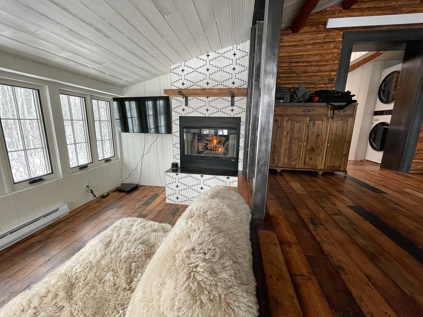 A little before :: after 💫 On a blitz cabin remodel. Happy Friday to all!
-
-
-
#builtbybenchmark #benchmarkbuilders #jacksonhole #thatswy #generalcontractor #remodel