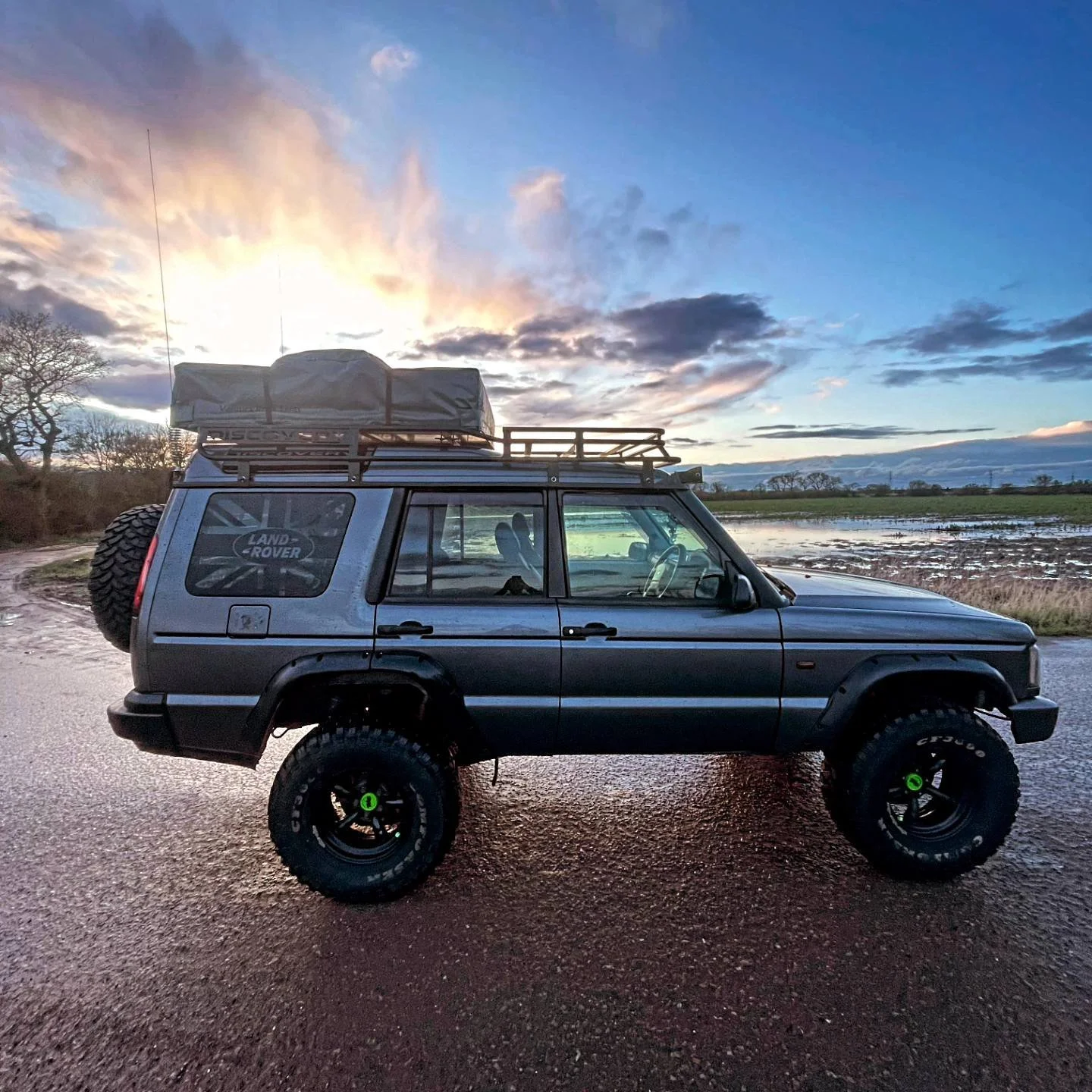 MCB 4x4 Discovery 2 Roof Tent Rack – handmade steel roof tent rack for the Land Rover Discovery 2 (photo 1 of 8)