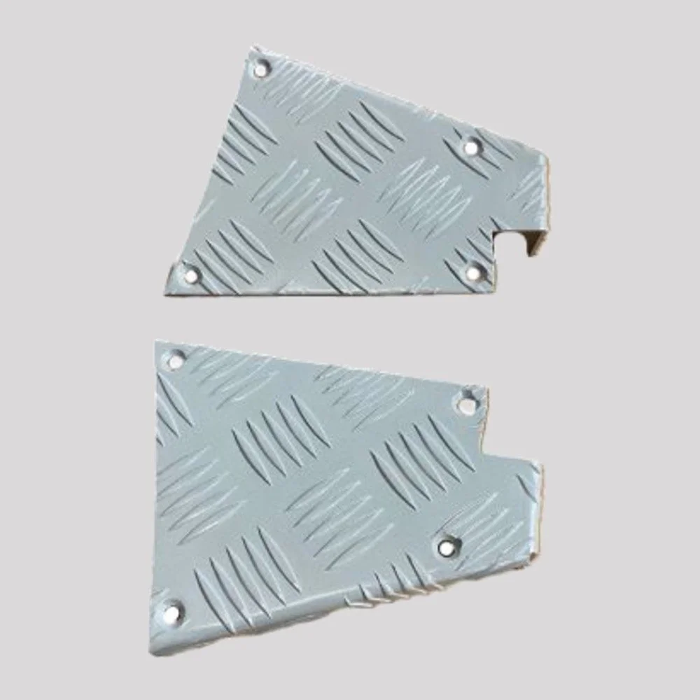 Defender 90 Slim Line Chequer Plate Rear Corners with Countersunk Stainless Fittings – 2mm, Silver powder coated / 3mm, Silver powder coated – DDS Metals