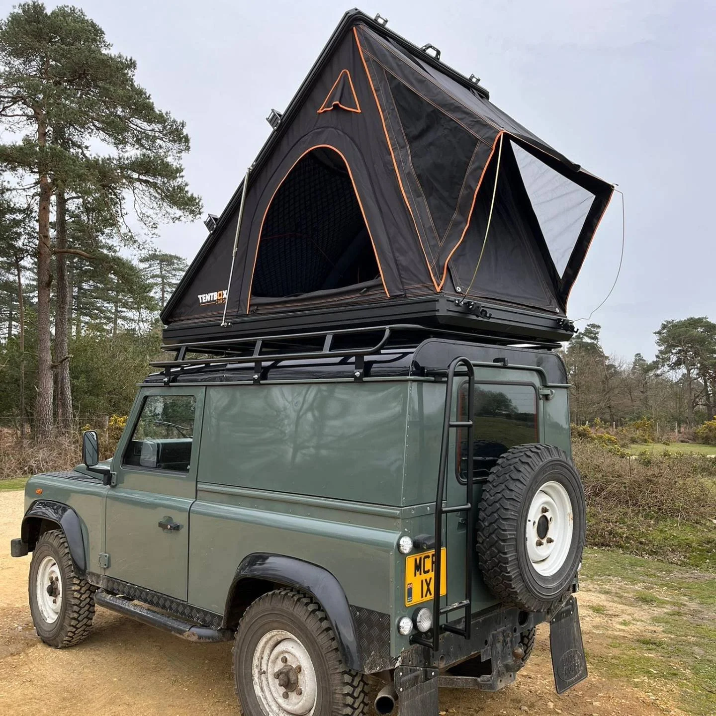 MCB 4x4 Defender 90 Flat Roof Rack – handmade steel roof rack for the Land Rover Defender 90 (photo 5 of 14)