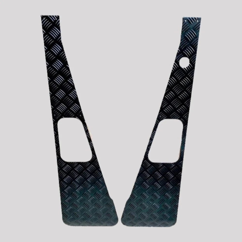 Defender Tdi Chequer Plate Wing Top Protectors with Large Air Intake & Aerial Hole – Left-hand drive, 2mm, Black powder coated – DDS Metals