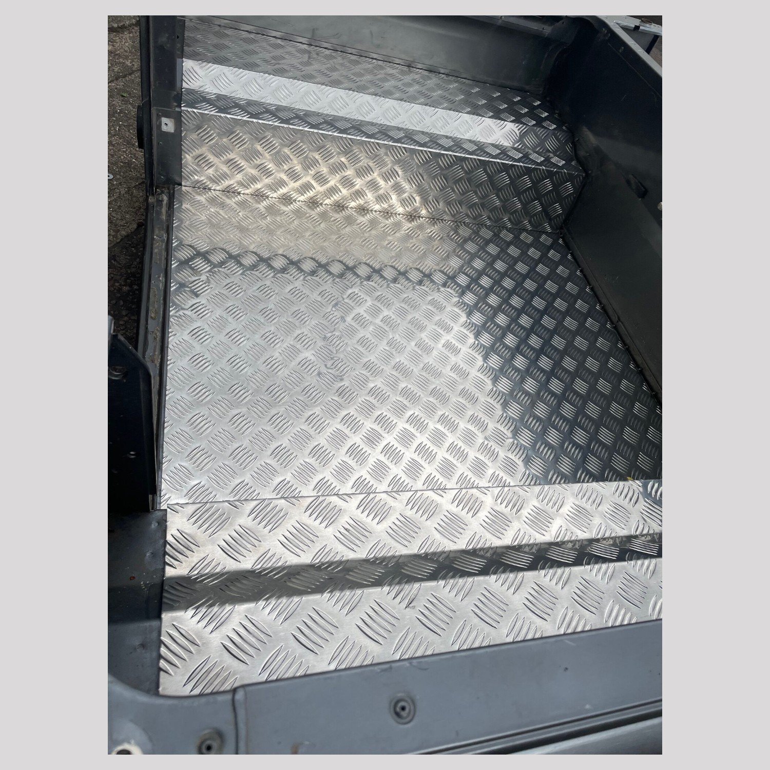 Defender 110 Puma Chequer Plate Load Area – DDS Metals