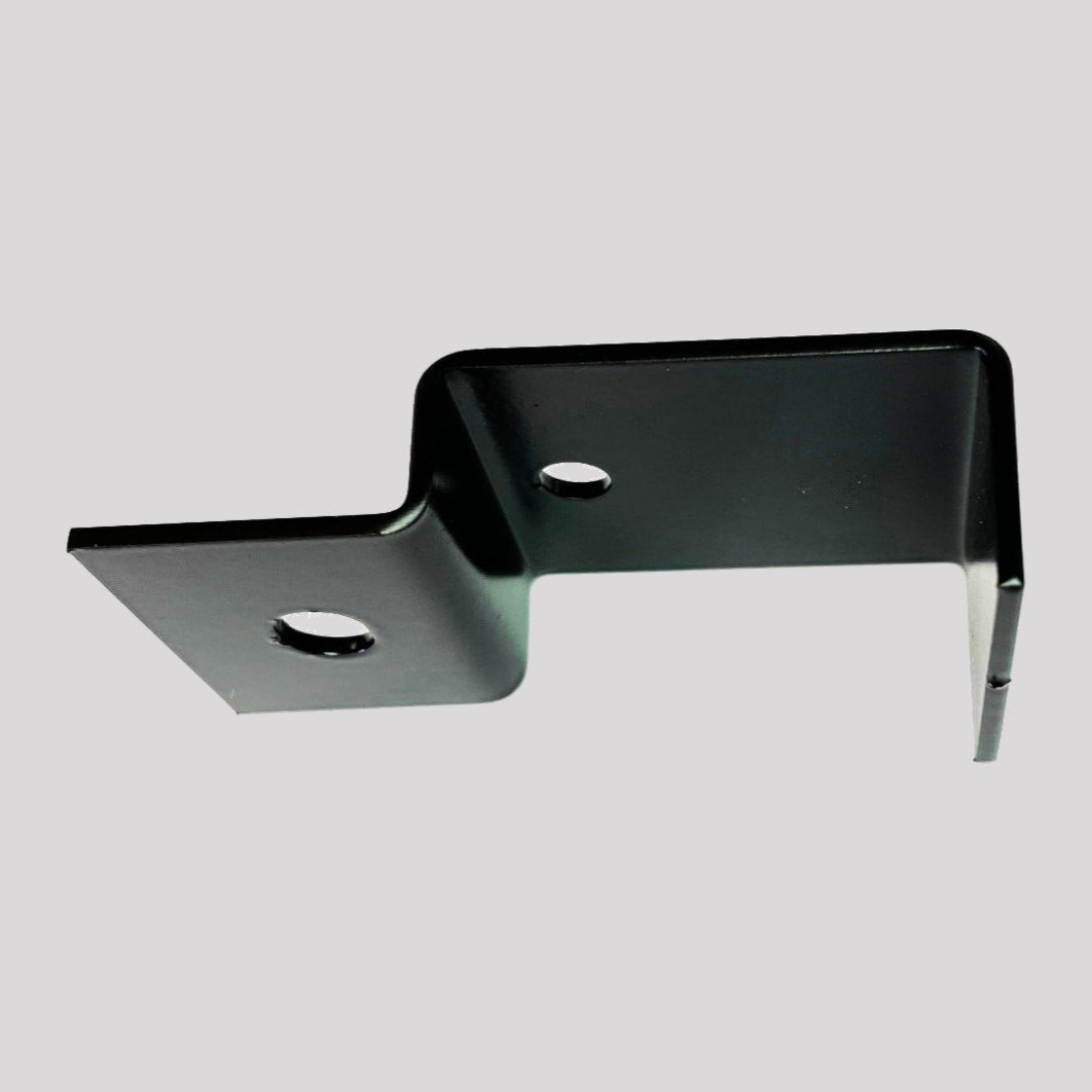 Defender 90 Lower Trim Bracket – DDS Metals