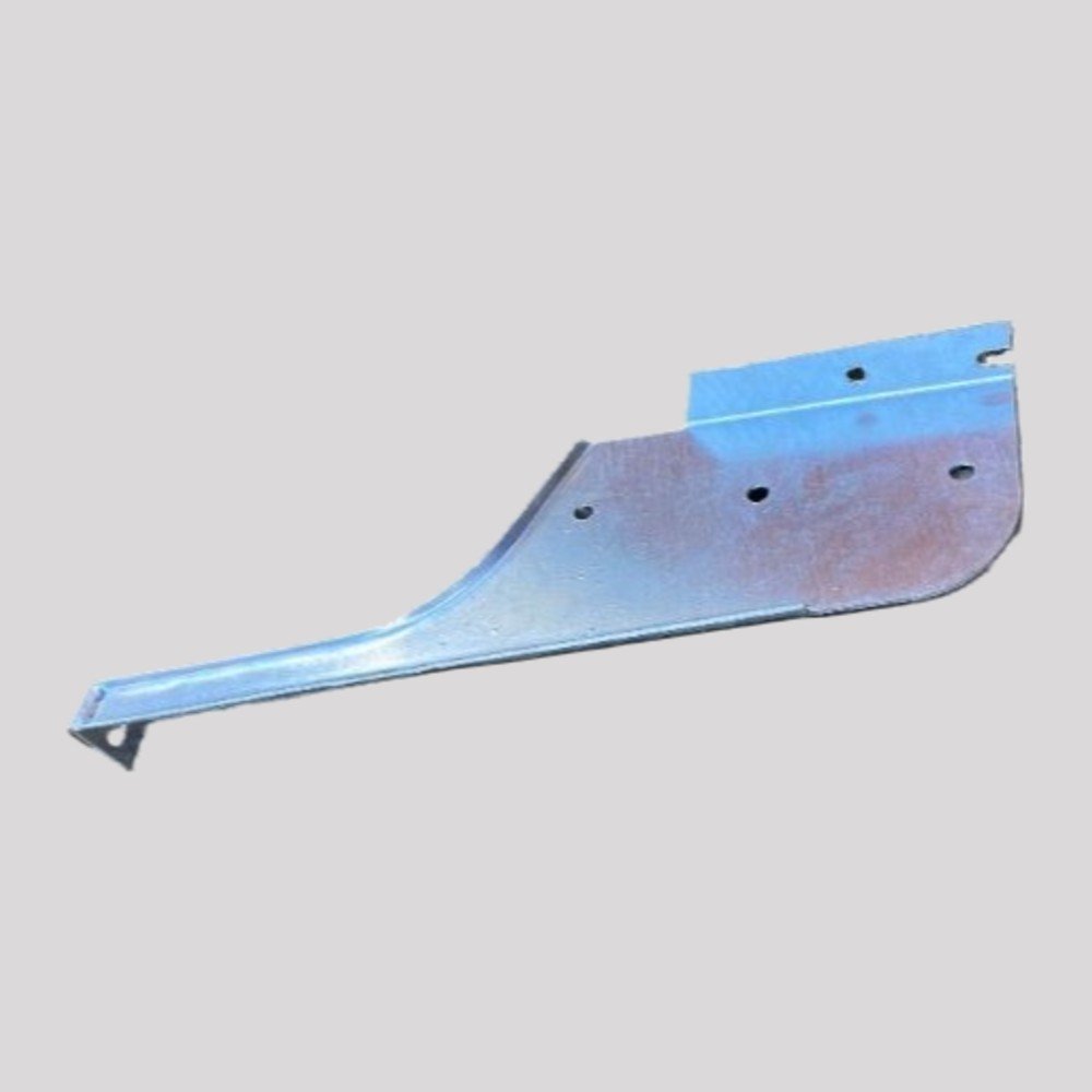Defender 110 / 130 Rear Mudflap Mounting Bracket – Right, Galvanised – DDS Metals