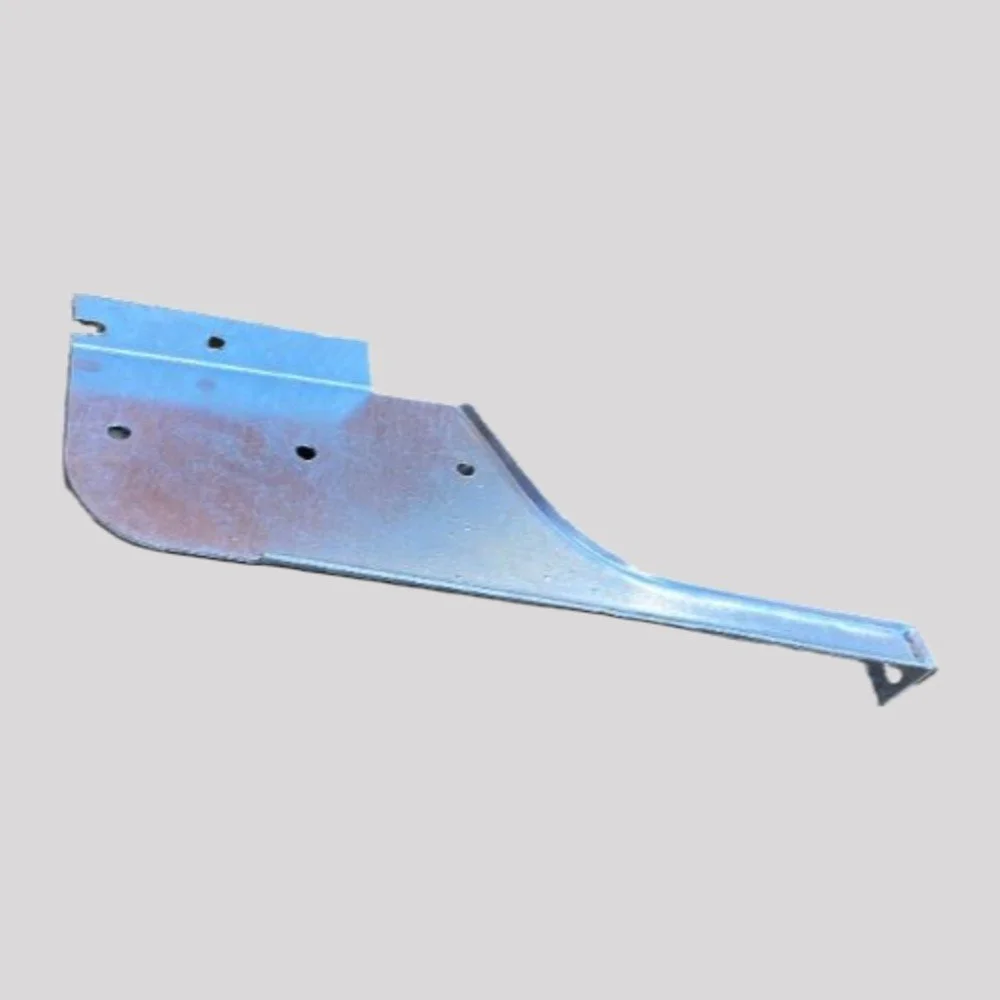 Defender 110 / 130 Rear Mudflap Mounting Bracket – Left, Galvanised – DDS Metals