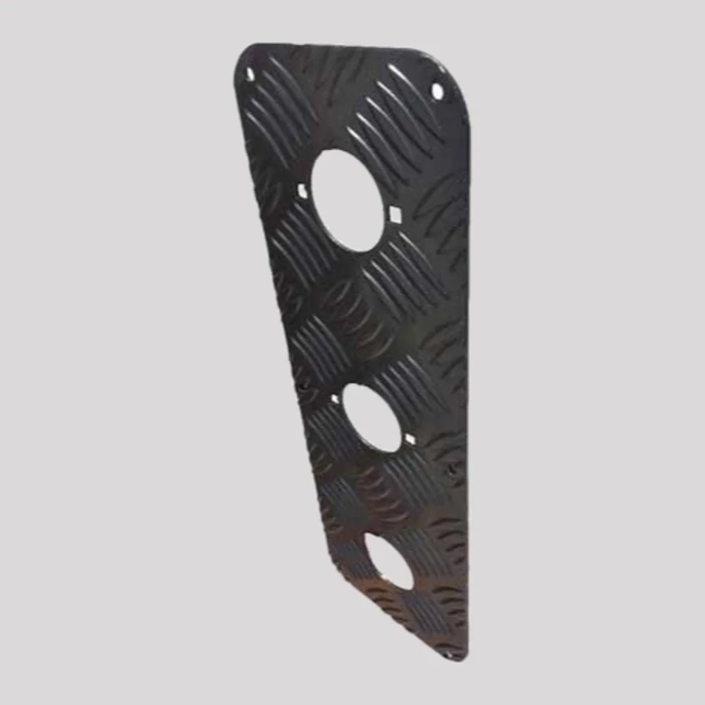 Defender High Capacity Rear Quarter Panel Chequer Plate Light Surround – DDS Metals