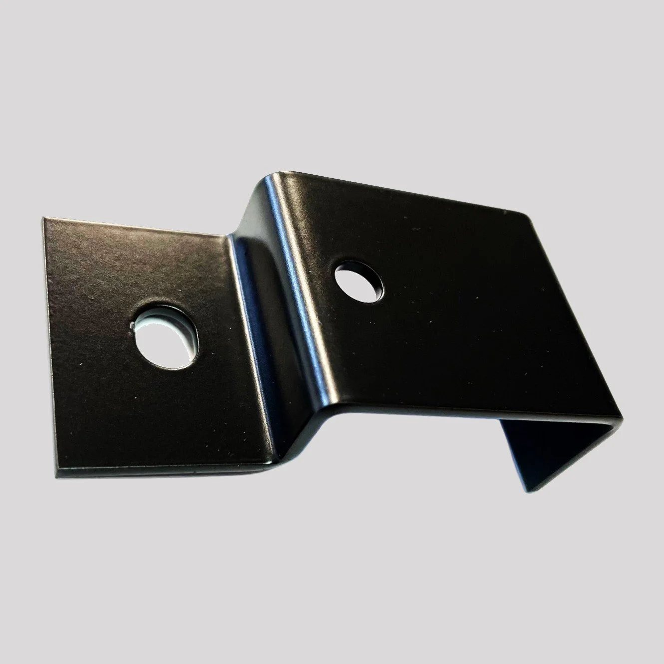 Defender 90 Lower Trim Bracket – DDS Metals