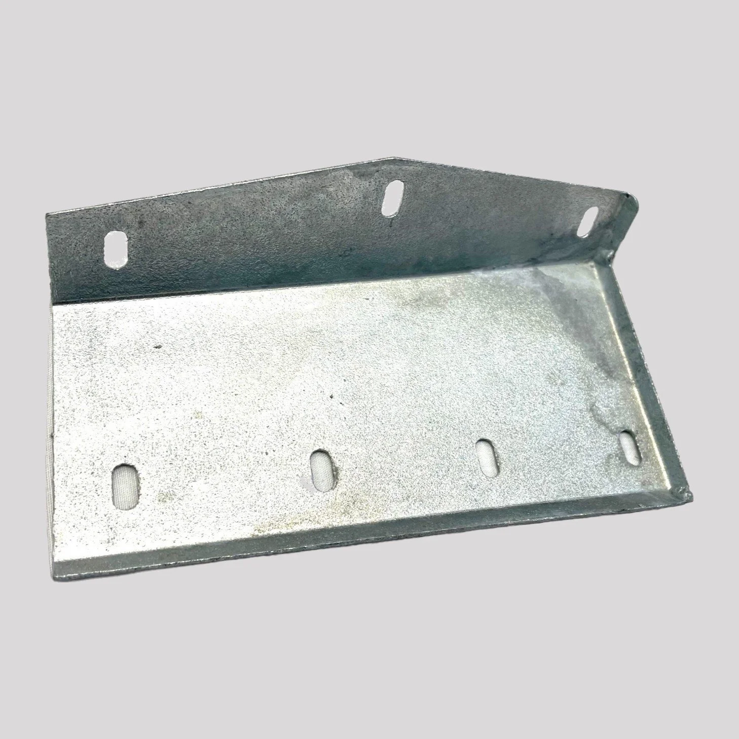 Range Rover Classic & Discovery 1 Front Mudflap Mounting Bracket – Right, Galvanised – DDS Metals