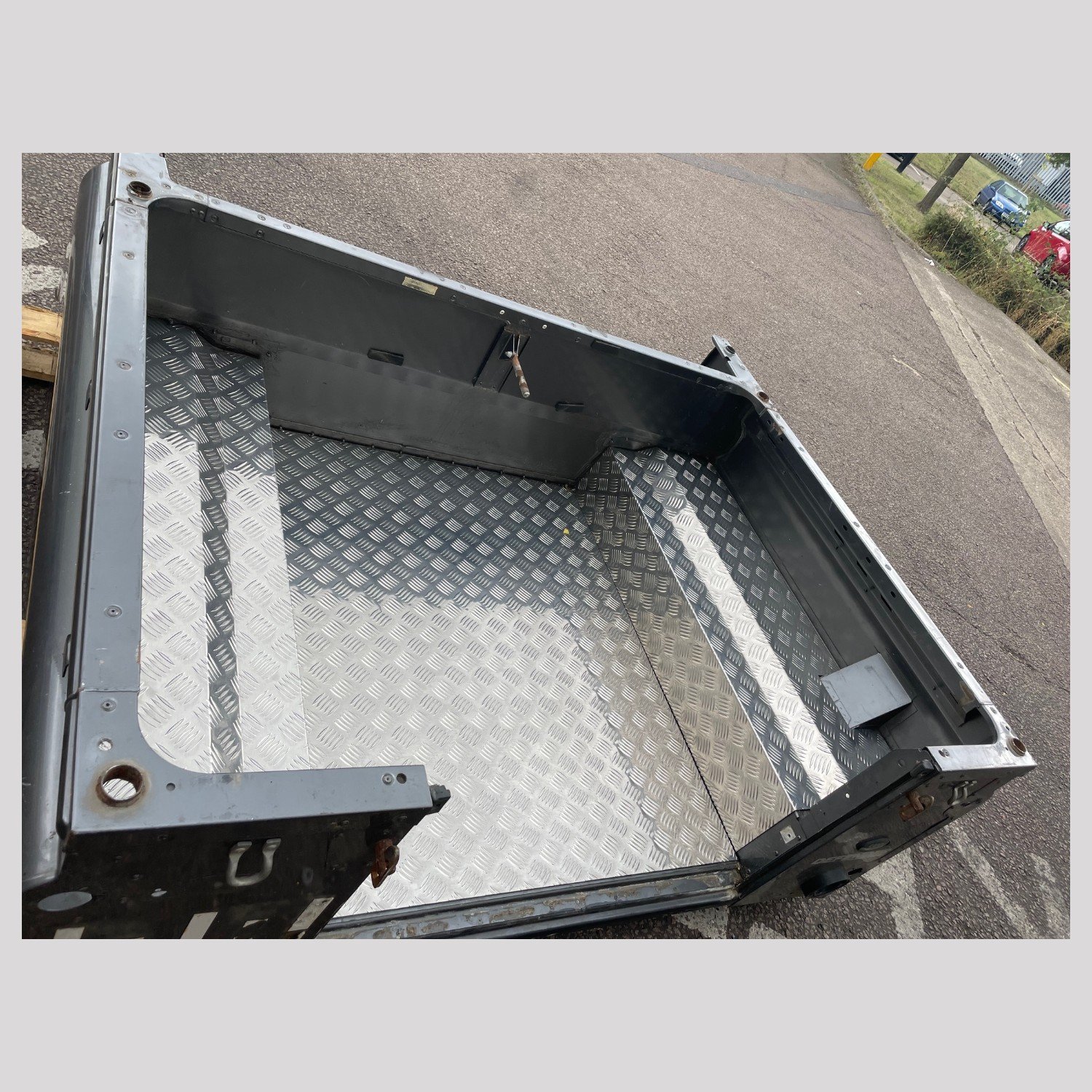 Defender 110 Puma Chequer Plate Load Area – DDS Metals