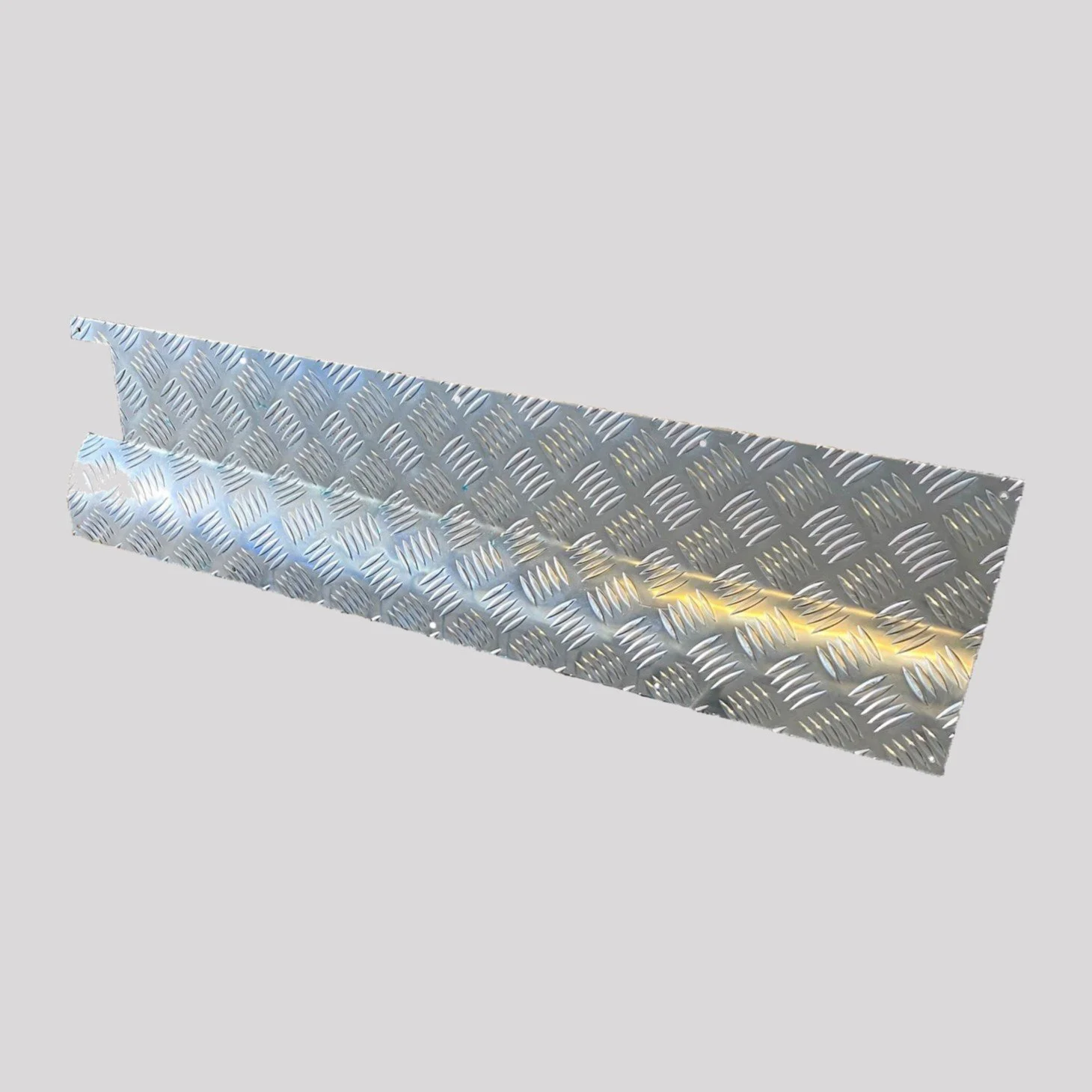 Defender Front Door Chequer Plate Radius Covers (Window Height) – Mill finish (bare aluminium) – DDS Metals