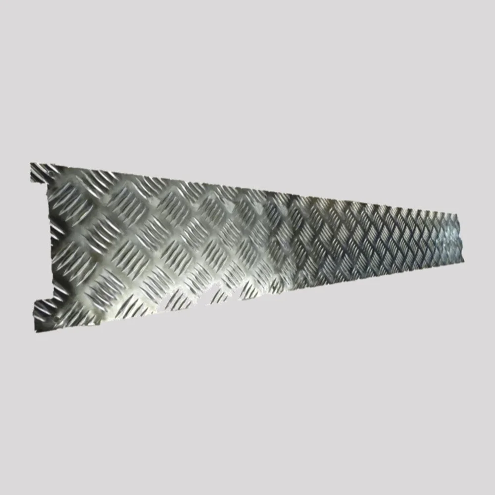 Discovery 1 Chequer Plate Rear Door Bottom Cover – Mill finish (bare aluminium) – DDS Metals