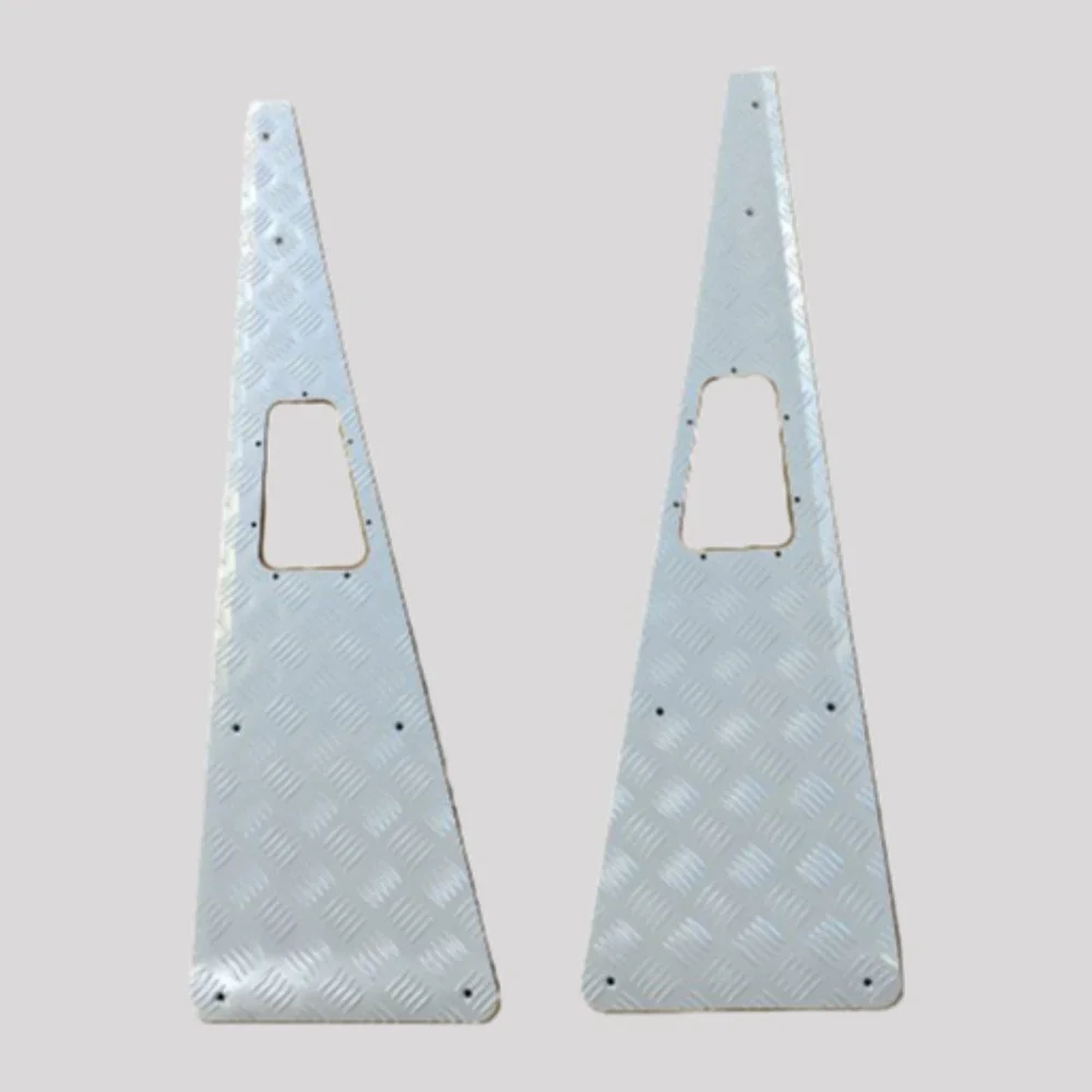 Defender Chequer Plate Wing Tops, Small Air Intake, Side Fold, 3mm with Countersunk Stainless Fittings – No aerial hole, Silver powder coated – DDS Metals