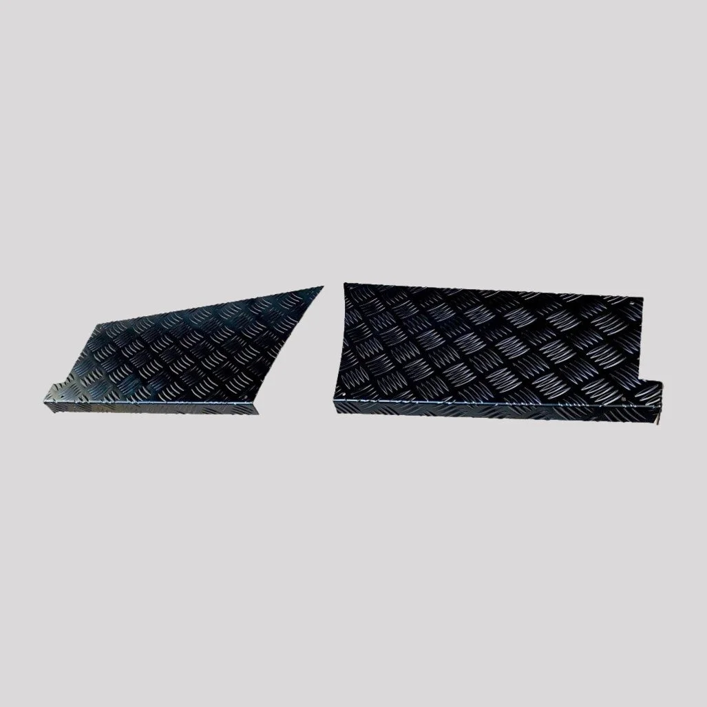 Defender 110 Chequer Plate Rear Wing Corner Protectors – 2mm, Black powder coated – DDS Metals