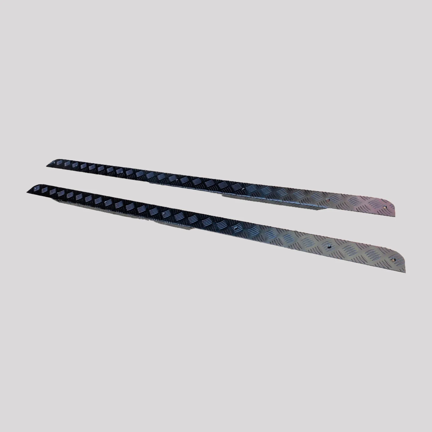 Defender 110 Hard Top & Pick Up Chequer Plate Sill Protectors, 3mm with Countersunk Stainless Fittings – Black powder coated – DDS Metals