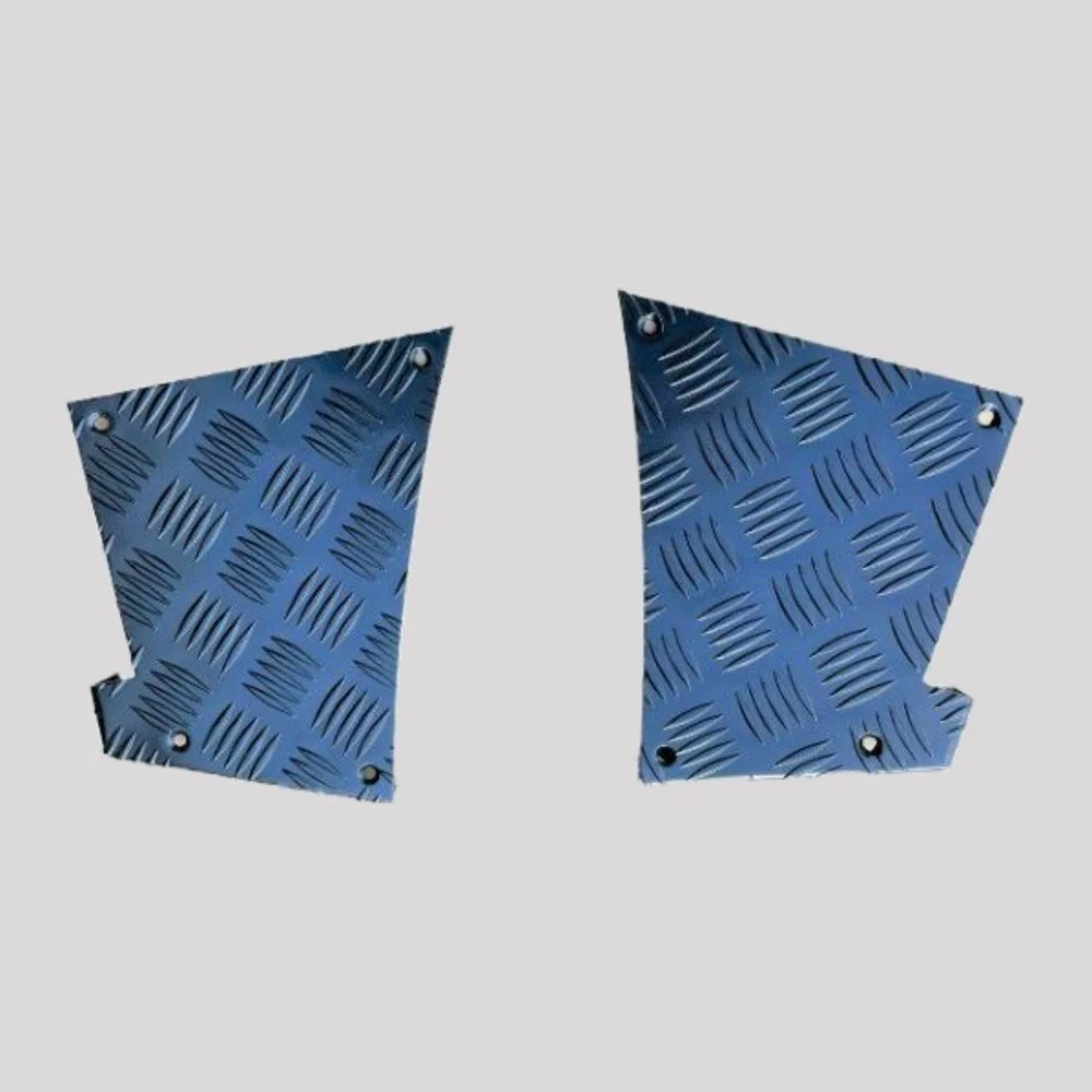 Defender 90 Chequer Plate Rear Wing Corners with Countersunk Stainless Fittings – 2mm, Black powder coated / 3mm, Black powder coated – DDS Metals
