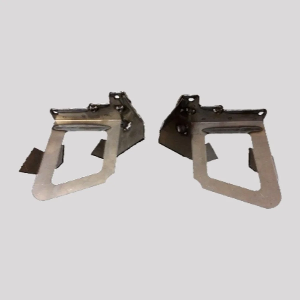 Defender 90 Td5 / Puma Fuel Tank Bracket Assembly (Pair) – DDS Metals
