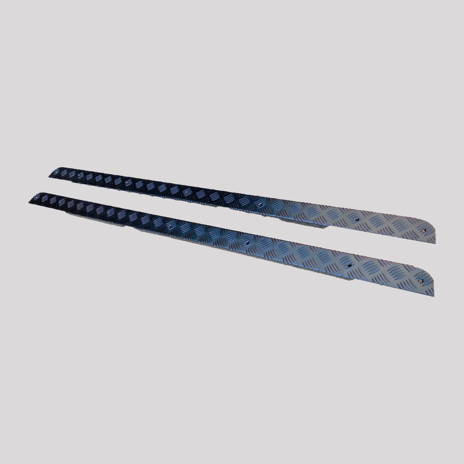 Defender 110 Station Wagon Chequer Plate Sill Protectors, 3mm with Countersunk Stainless Fittings – Black powder coated – DDS Metals