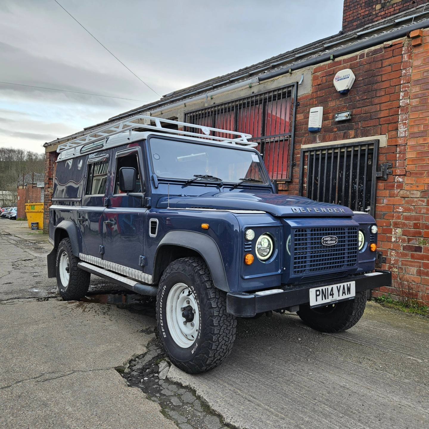 MCB 4x4 Defender 110 Flat Roof Rack – handmade steel roof rack for the Land Rover Defender 110 (photo 1 of 12)
