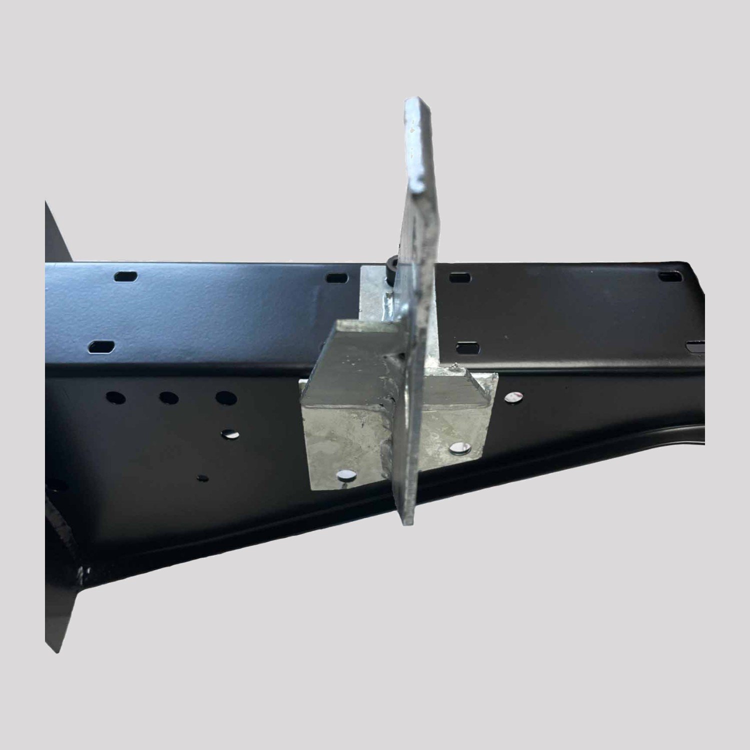 Defender High Capacity Rear Body Mount, Front, Galvanised – DDS Metals