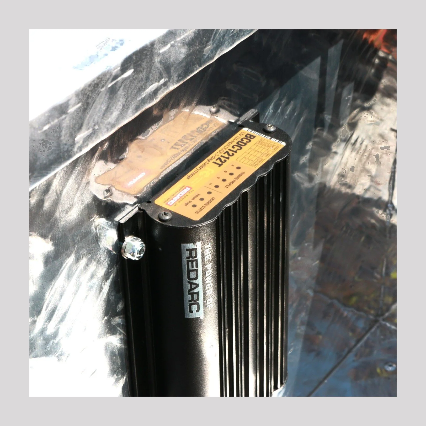 REDARC 12V 12A DC-DC Trailer Battery Charger (BCDC1212T) (photo 3 of 3)