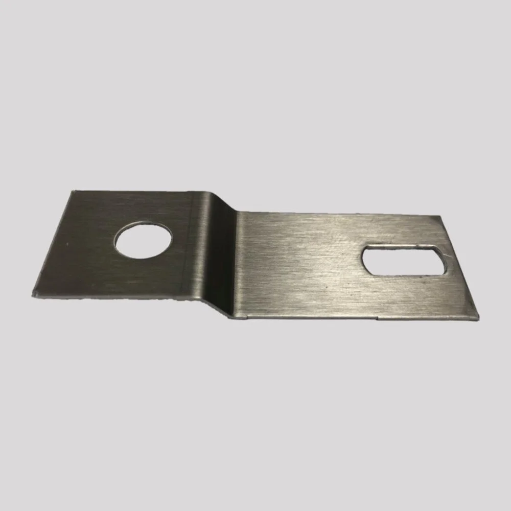 dds-defender-radiator-aircon-grille-bracket-1.webp