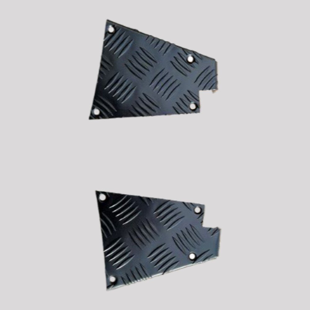 Defender 90 Slim Line Chequer Plate Rear Corners with Countersunk Stainless Fittings – 2mm, Black powder coated / 3mm, Black powder coated – DDS Metals
