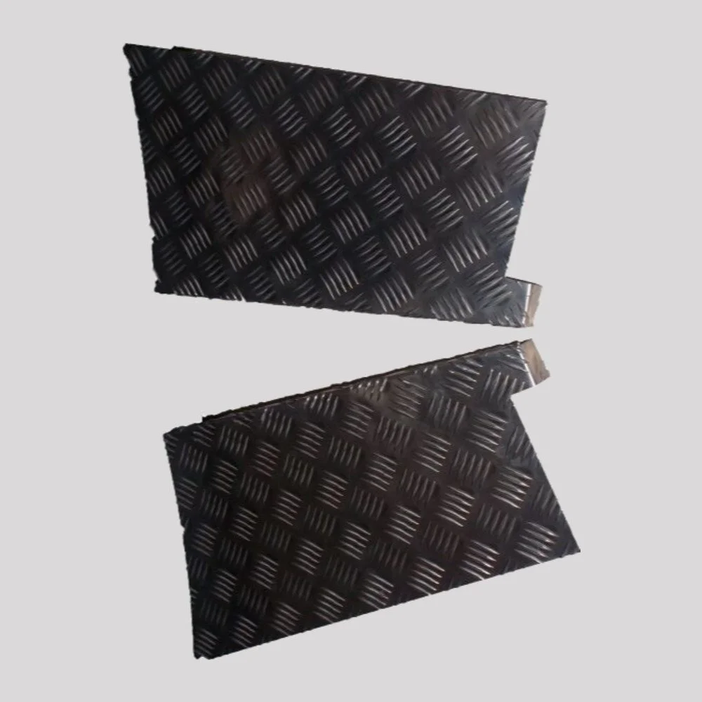 Defender 110 Chequer Plate Rear Wing Corner Protectors – 3mm, Black powder coated – DDS Metals