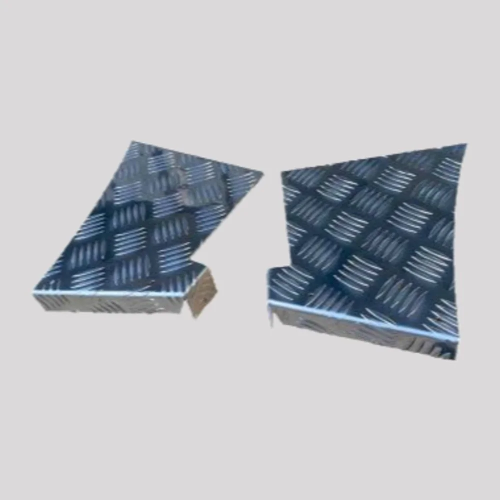 Defender 90 Chequer Plate Rear Wing Corners – 2mm, Mill finish (bare aluminium) / 3mm, Mill finish (bare aluminium) – DDS Metals