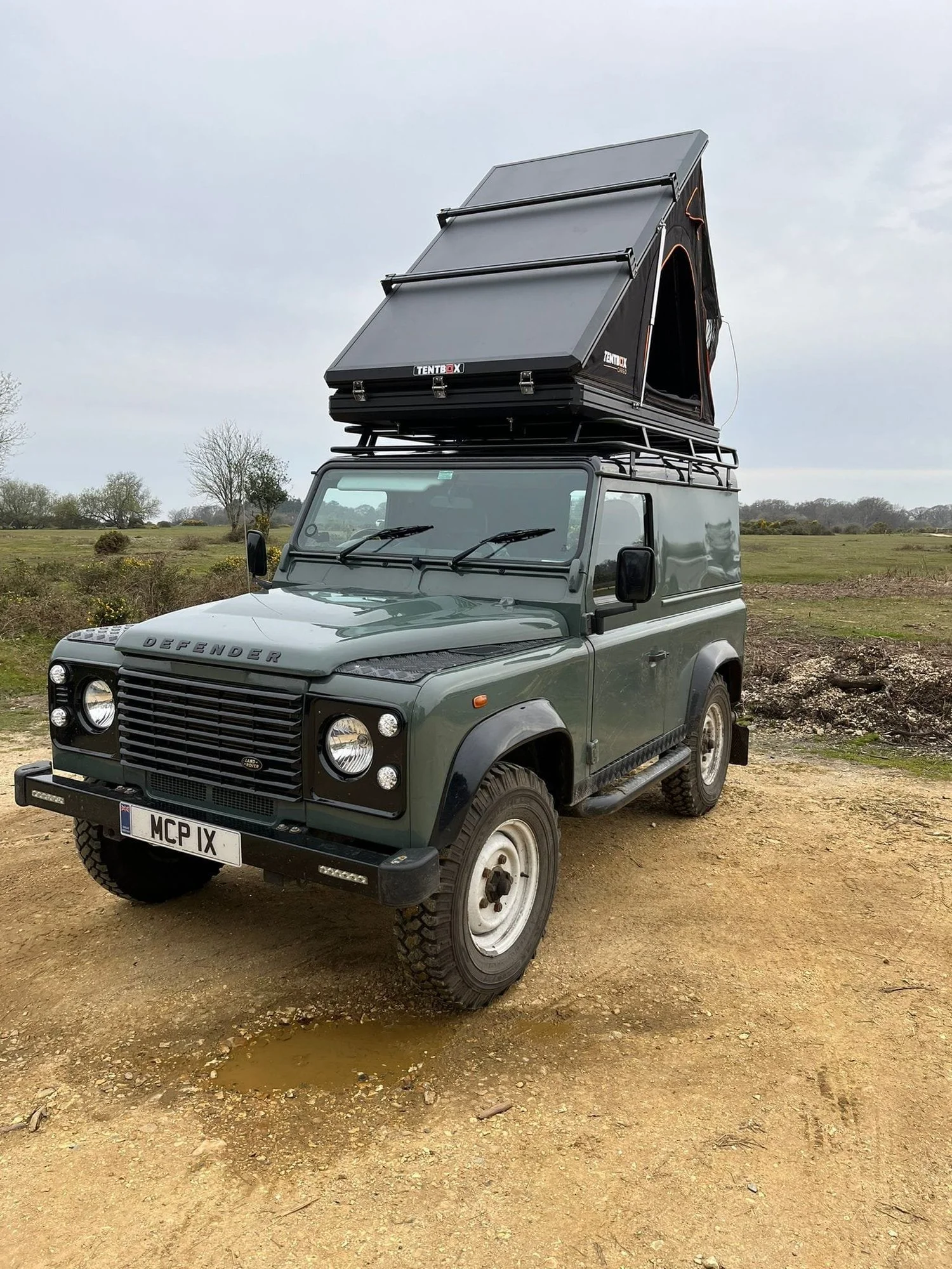 MCB 4x4 Defender 90 Flat Roof Rack – handmade steel roof rack for the Land Rover Defender 90 (photo 3 of 14)