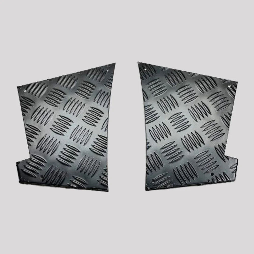 Defender 90 Chequer Plate Rear Wing Corners – 3mm, Black powder coated – DDS Metals