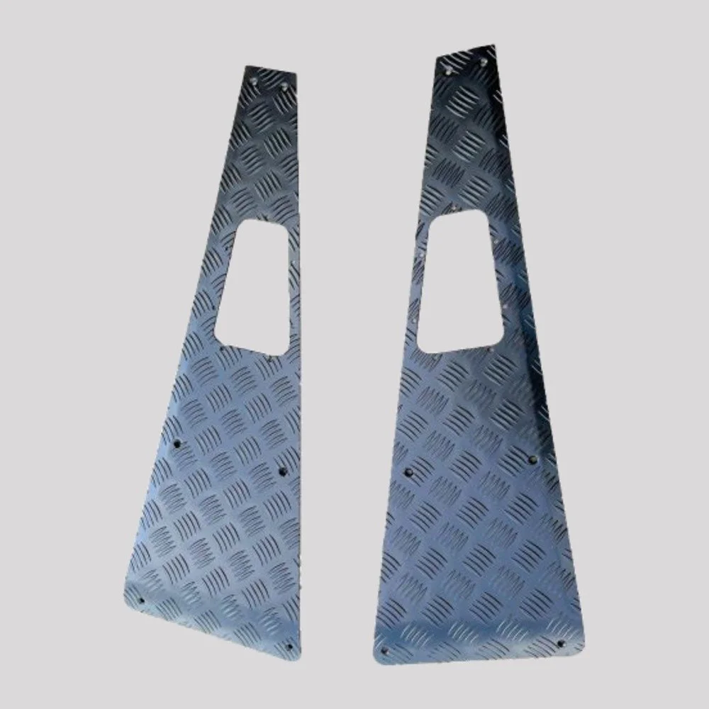 Defender Puma Short Chequer Plate Wing Top Protectors with Countersunk Stainless Fittings – Black powder coated – DDS Metals