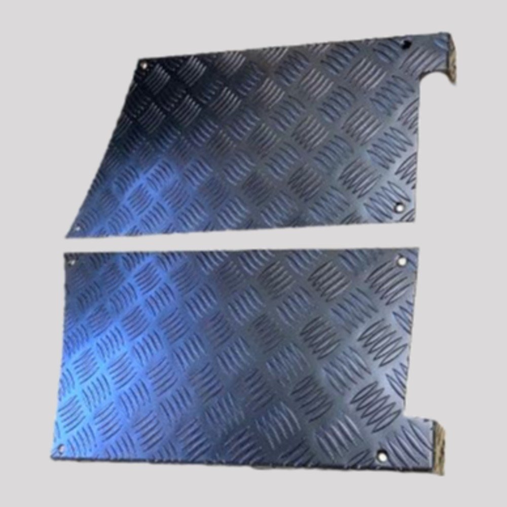 Defender 110 Chequer Plate Rear Wing Corners, 2mm with Countersunk Stainless Fittings – Black powder coated – DDS Metals