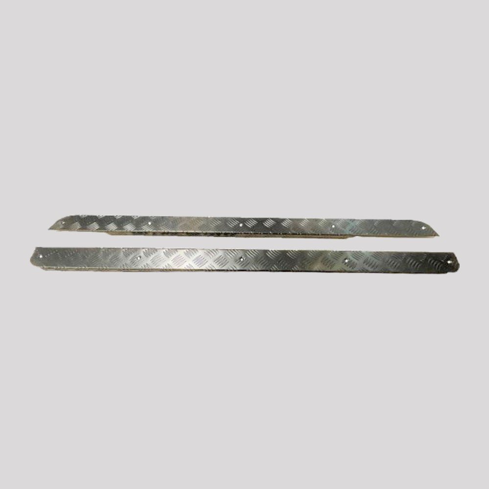 Defender 90 Chequer Plate Side Sill Protectors with Countersunk Stainless Fittings – 2mm, Black powder coated / 3mm, Black powder coated – DDS Metals