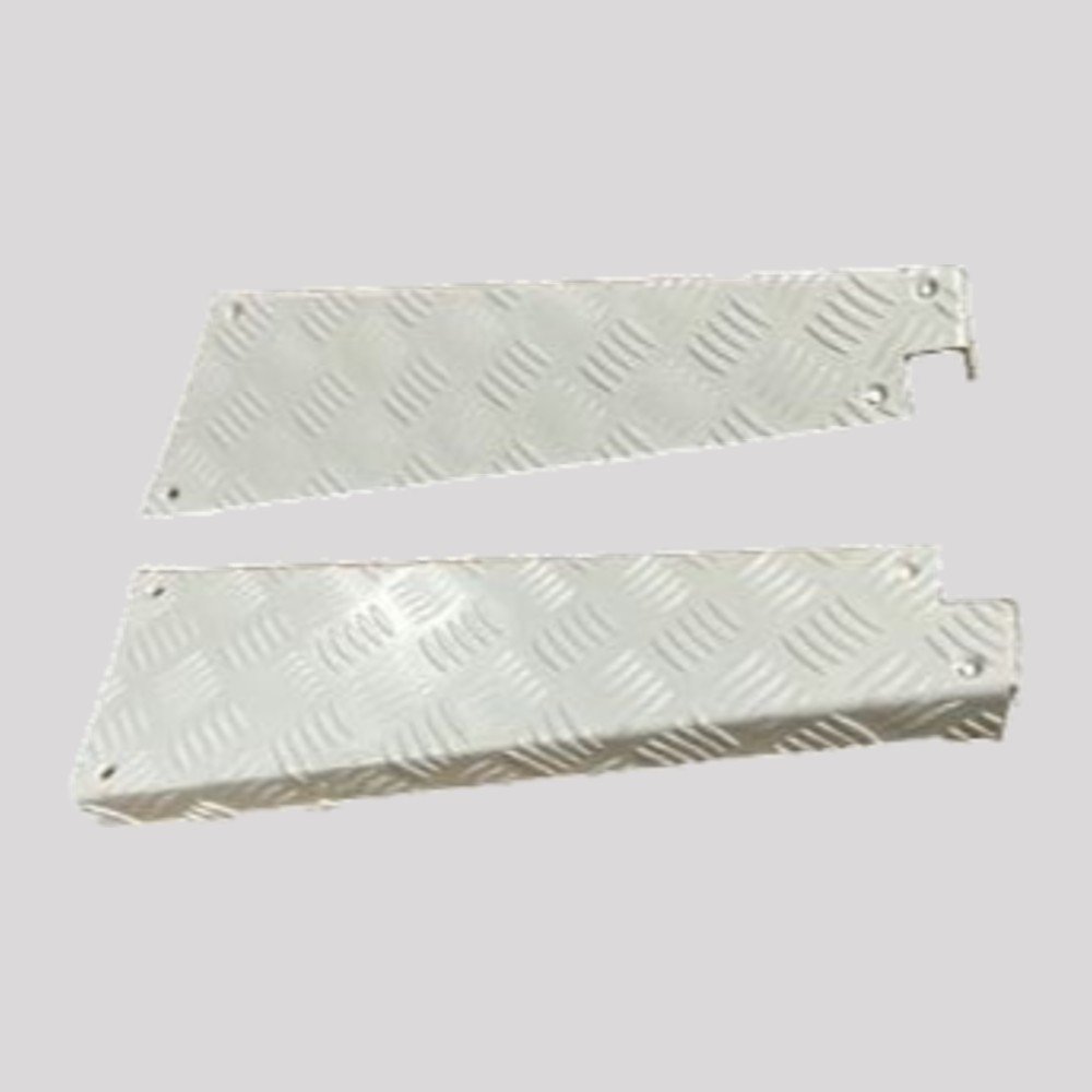 Defender 110 Slim Line Chequer Plate Rear Corners with Countersunk Stainless Fittings – 2mm, Silver powder coated / 3mm, Silver powder coated – DDS Metals