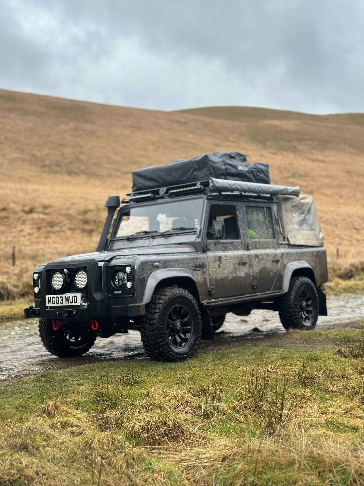 MCB 4x4 Defender 110 Crew Cab Flat Roof Rack – handmade steel roof rack for the Land Rover Defender 110 Crew Cab (photo 4 of 11)