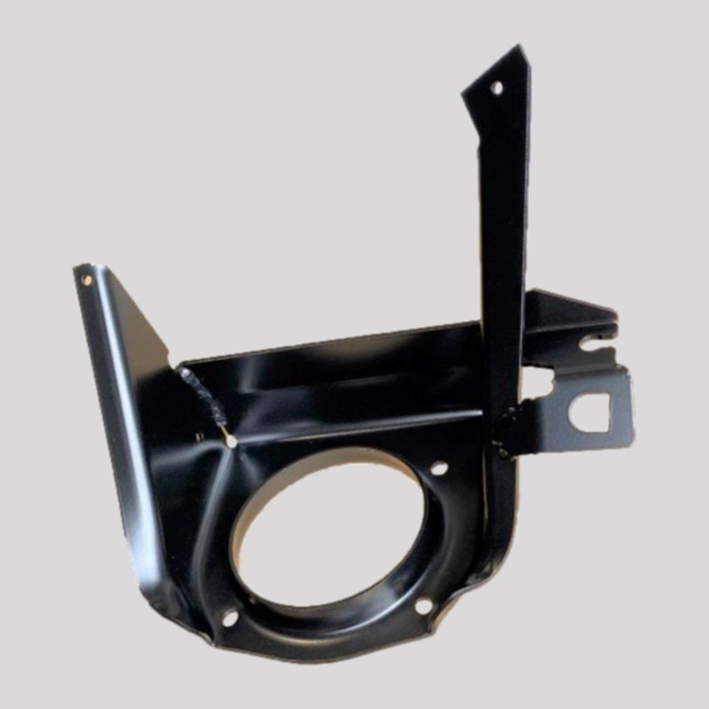 Defender Front Spring Seat with Brake Pipe Clip – Right – DDS Metals