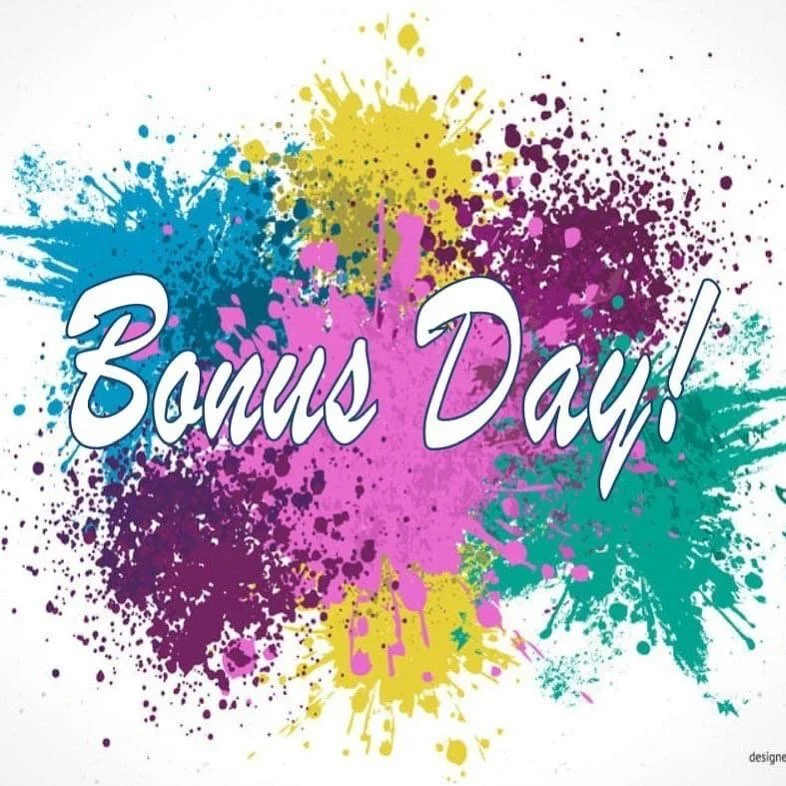This is your lucky day! You have a BONUS DAY to get in to our Weekly Art Supply Give-a-way. Like, share, comment on any of last weeks Spotlight Series posts ON FACEBOOK to get your name in the drawing! We'll be going live, TUESDAY at 2p. We can't wait to see what you create. - Mrs. Jessica
Tap the link in our bio to like us on facebook and enter the drawing!!