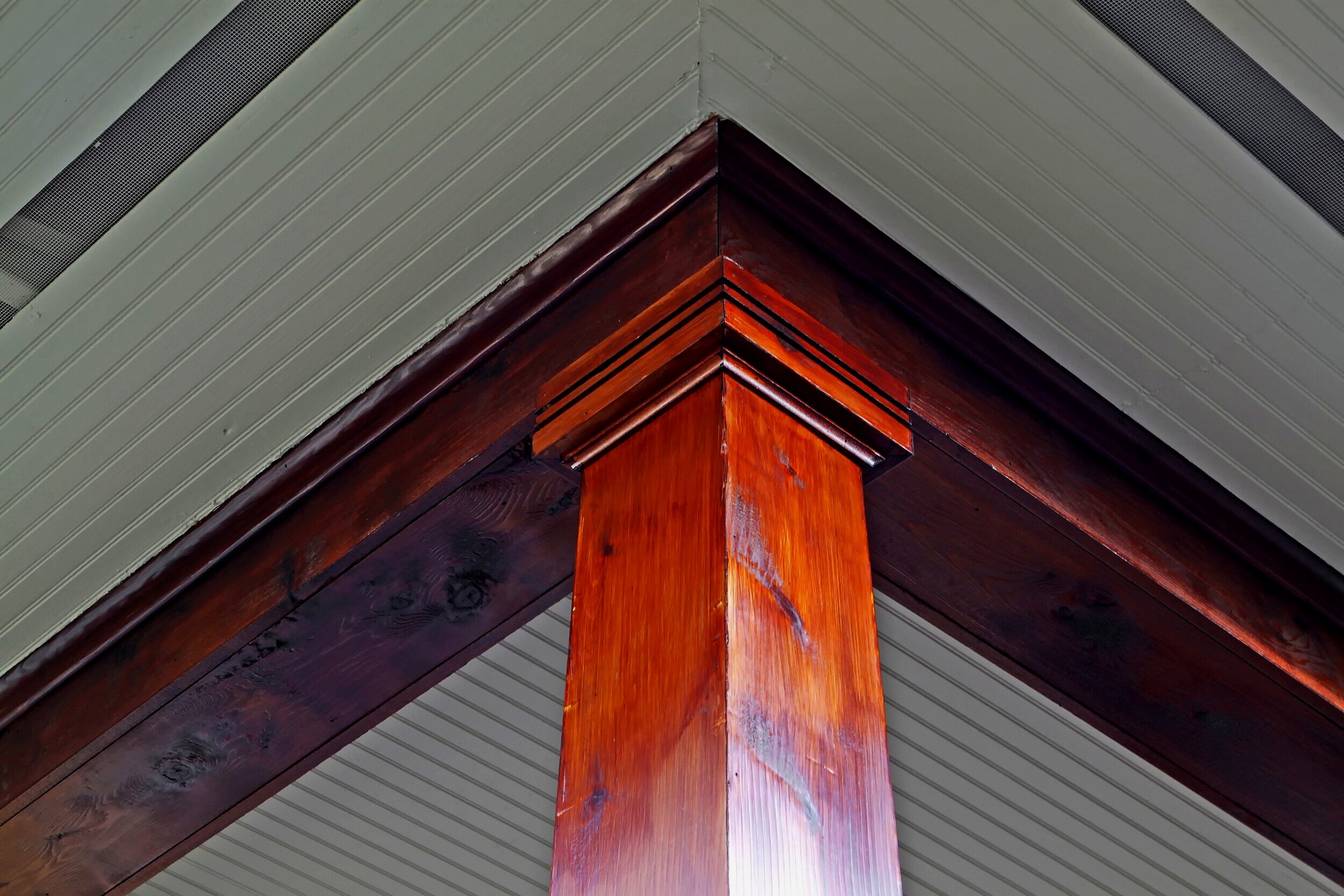 Broadveiw+Proch+Detail+Colum.jpg