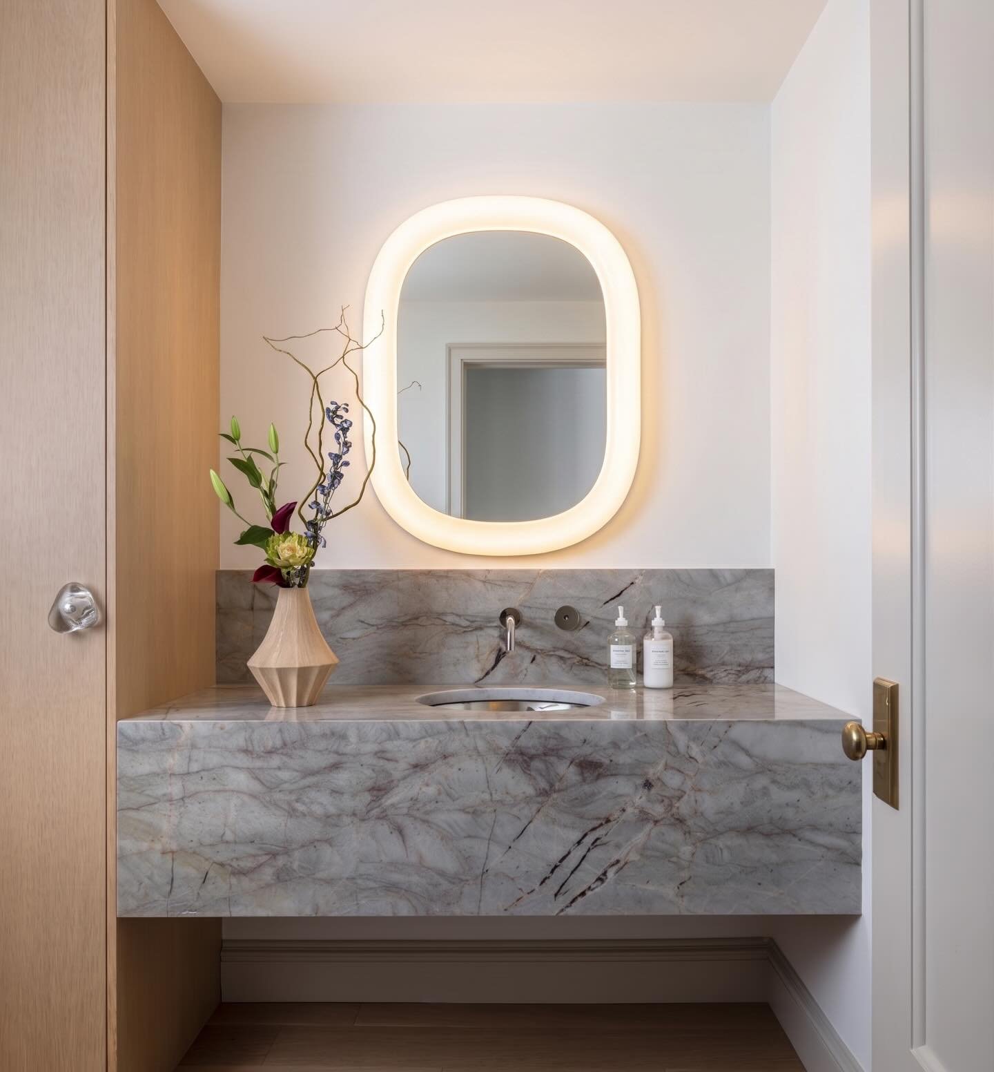 Quiet materials. Strong point of view. 

Design: @kilanodesignbuild 
Photography: @mvp_detroit