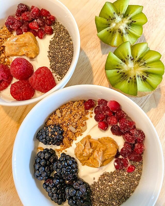 Tis the season for yogurt and smoothie bowls! 🌞🌱 Not only do these bowls taste perfect for this amazing weather, but they are also super nutritious! I&rsquo;m a big fan of Oikos triple zero Greek yogurt so I added 1 serving as the base. Toppings in
